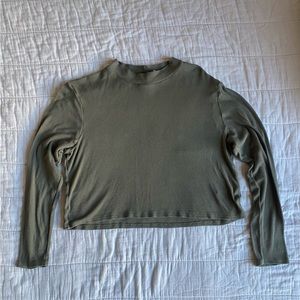 green long sleeve cropped top